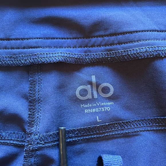ALO Yoga Board Shorts - Picture 3 of 4
